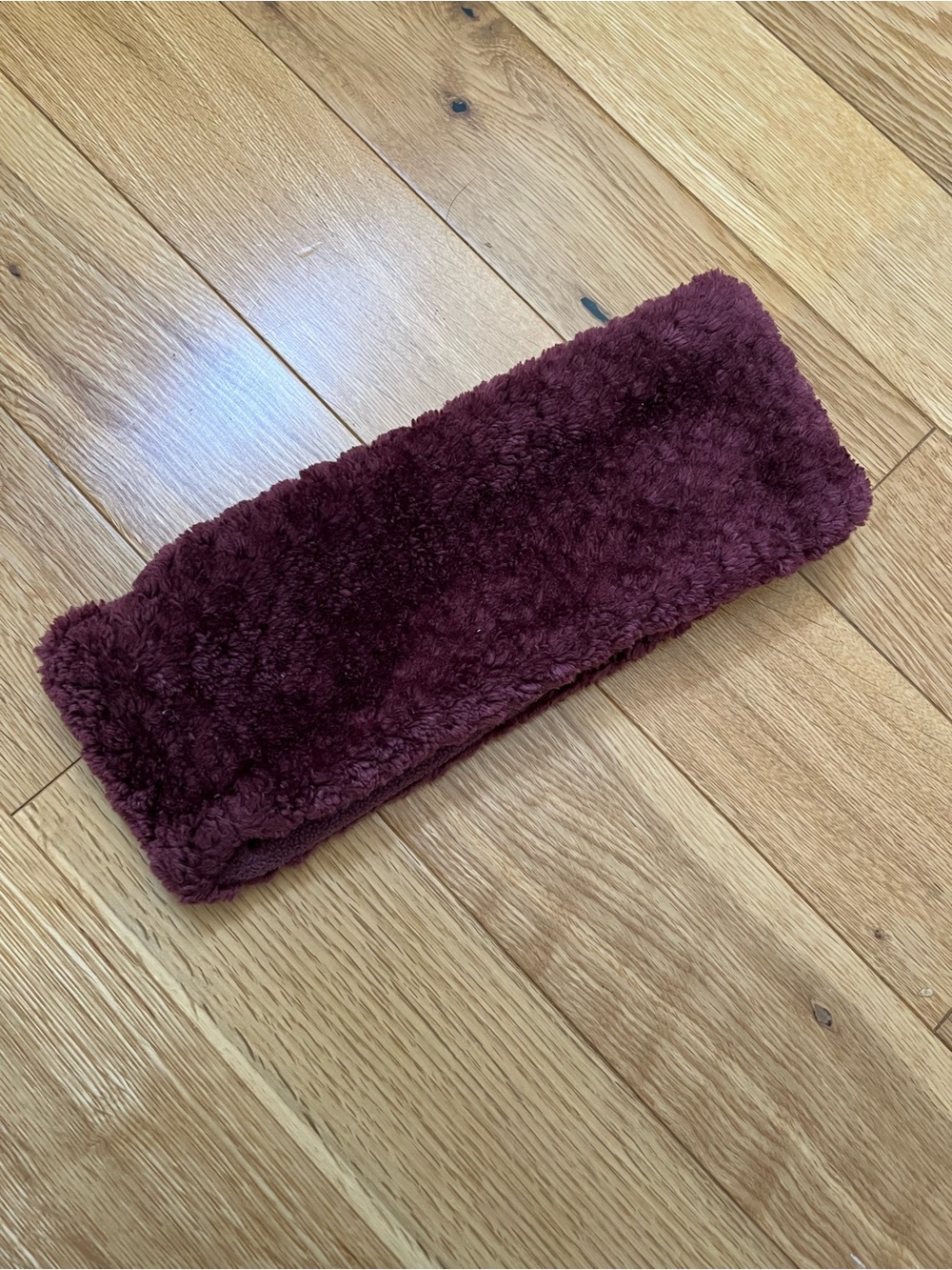 Columbia Women’s Plush Fleece Ear Warmer Headband in Burgundy - NWOT - Picture 2 of 4